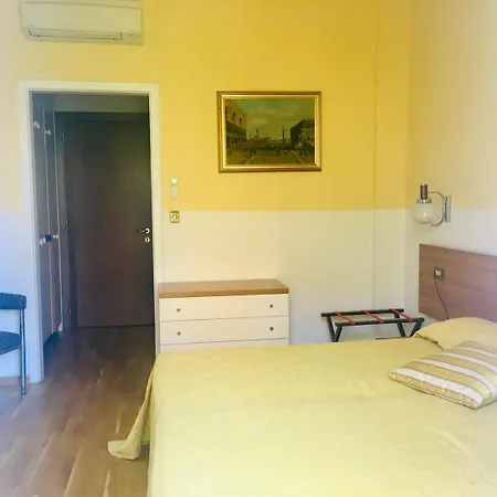 فندق Milano 3*